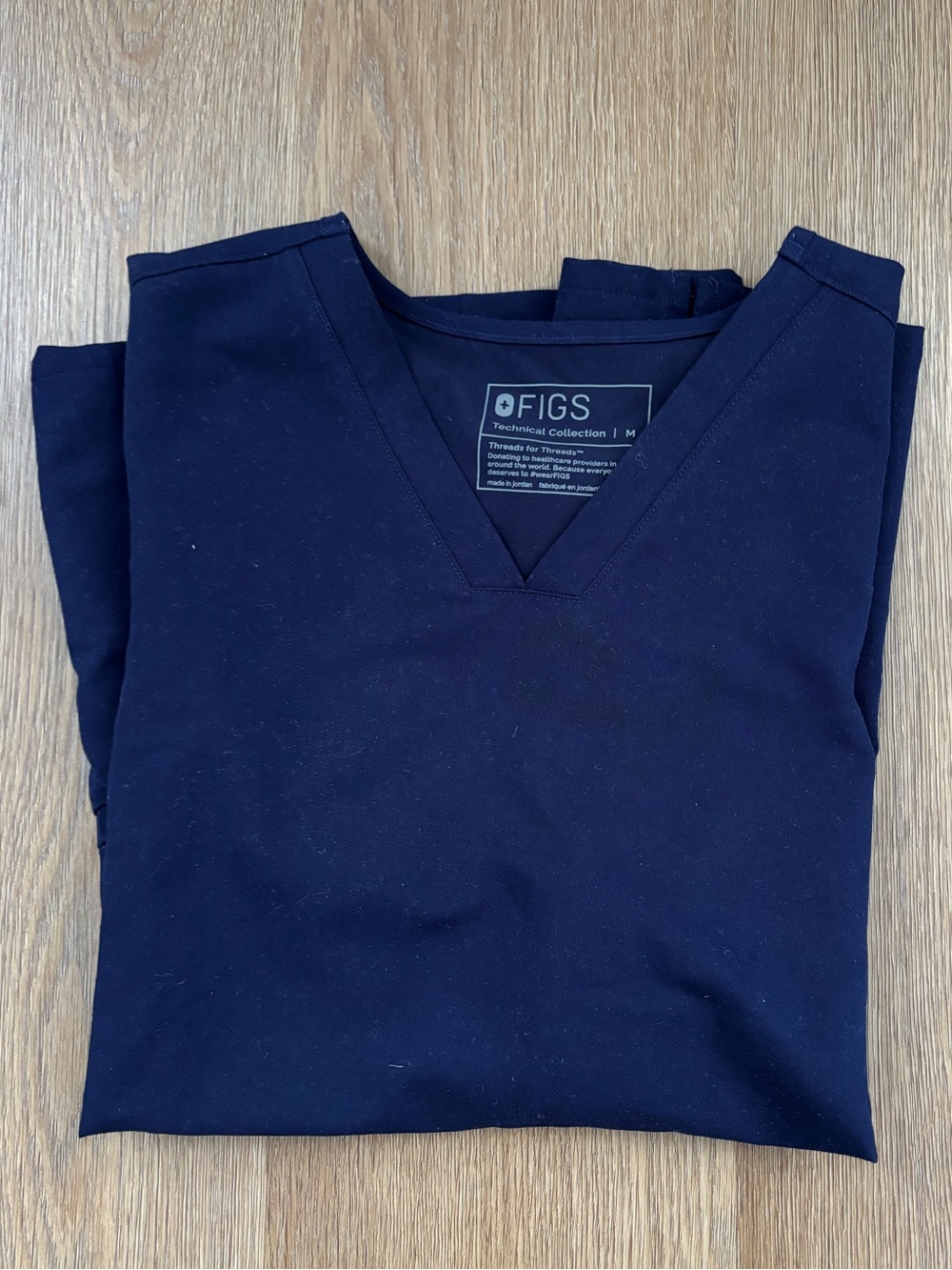 FIGS Women’s V-neck scrub top